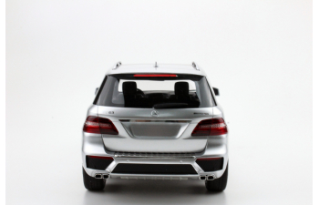 Mercedes-Benz ML63 AMG (silver)