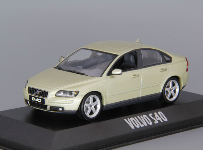 VOLVO S40 (2003), light gold