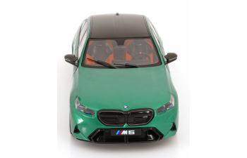 BMW M5 (G90) Saloon (2025), green metallic black