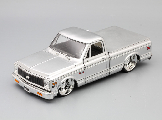 CHEVROLET Cheyenne Pick Up 1972, silver