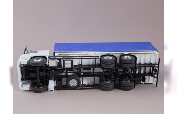 Камский грузовик 65207, белый / синий