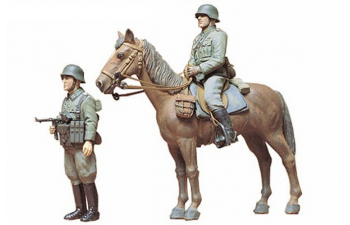 Сборная модель немецкие кавалерист и пехотинец