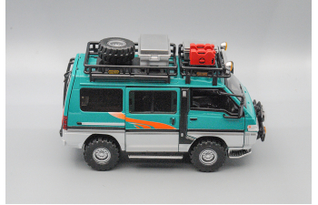 MITSUBISHI Delica, зелёная, 18 см.