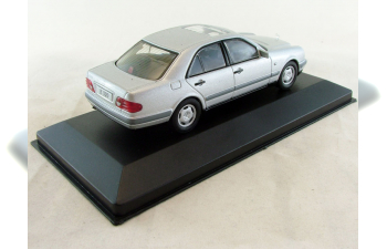 MERCEDES-BENZ E320 (1995), Mercedes-Benz Offizielle Modell-Sammlung 43, silver