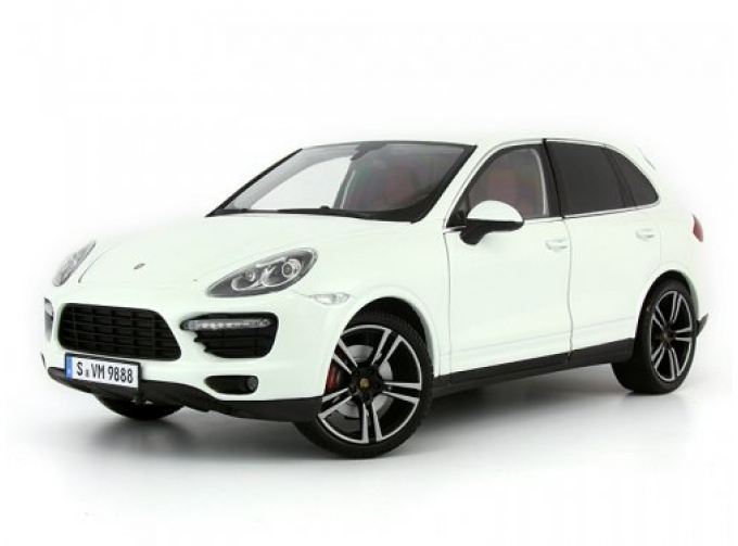 PORSCHE Cayenne turbo S, white