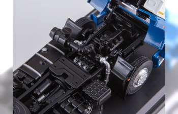 Камский грузовик 6460 седельный тягач, белый / голубой