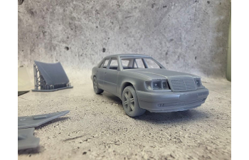 Сборная модель Mercedes-Benz W124 (E500) (из. к/ф "Такси 1") целая