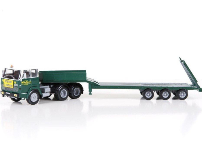 HANOMAG HENSCHEL F221 PORTE-ENGINS WAGNE (1967), green