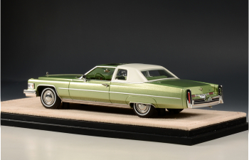 CADILLAC Coupe Deville (1975) Lido Green Irid