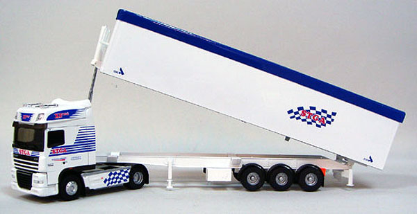 DAF XF 105 Superspace Cab с полуприцепом STGA Getreidekipper 2010, white