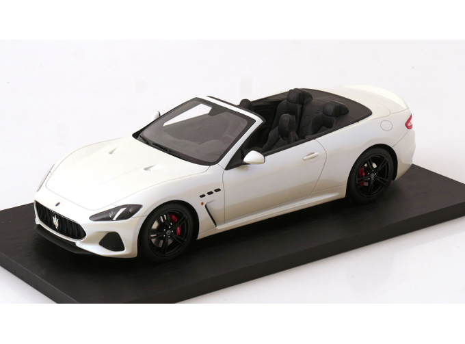 MASERATI GranCabrio (2019), white metallic