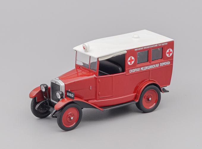 АМО Ф-15 Скорая мед. помощь, Автомобиль на службе 32, красный