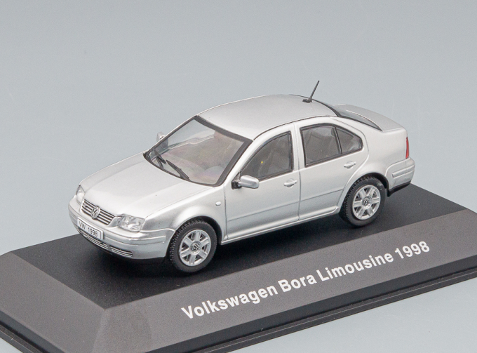 VOLKSWAGEN Bora Limousine (1998), silver