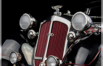 HORCH 853 (1937), two-tone finish red / black