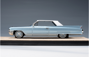 CADILLAC Coupe Deville (1962), Newport Blue Metallic