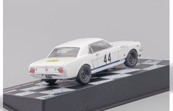 FORD Mustang #44 Henri Greder - Marie-Claude Beaumont, Vainqueurs de Rallye 26