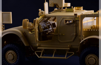 Сборная модель Американский разведывательный бронеавтомобиль M-ATV MRAP с модулем CROW II RWS