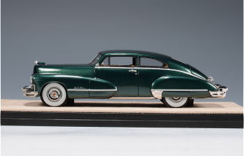 CADILLAC Series 62 Club Coupe (1947), Green Metallic