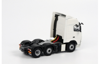 VOLVO FH3 Globetrotter 6x2, White Line 1:50, белый