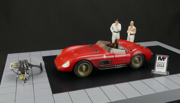 Maserati 300S Dirty Hero ® 1955 Red (Including Engine 2 Figurines Miniature Award And Exclusive Showcase) Limited Edition 1000 pcs.