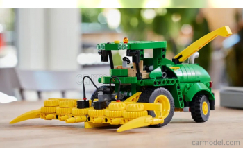 JOHN DEERE Lego Technic - Mietitrebbia 9700 Forage Harvester 2018 - 559 Pezzi - 559 Pieces, Green Yellow