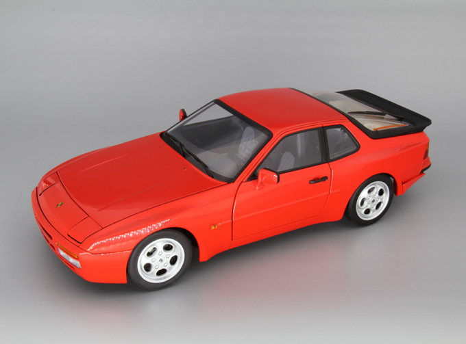 PORSCHE 944 Turbo, red