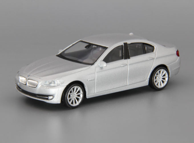 BMW 535i, silver