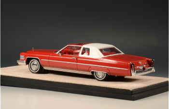 CADILLAC Coupe Deville (1975) Firethorne Red Metallic