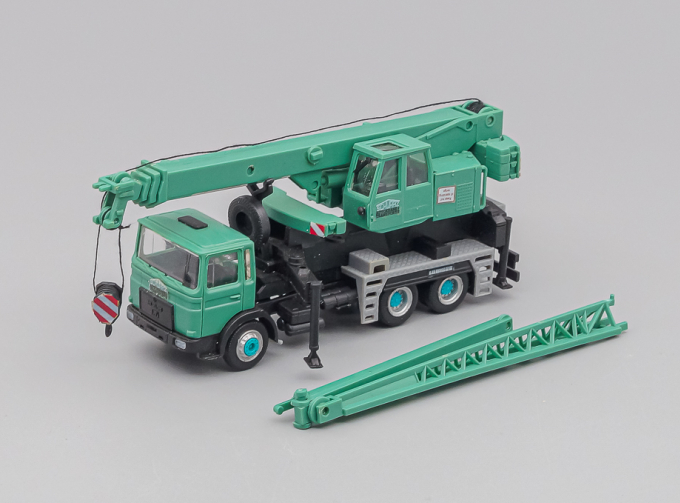 MAN F90 26.321 DFK mit Liebherr LTF 1030-3 Fertighauskran "Schwarz Bau", green