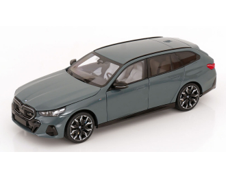 BMW i5 M60 Touring (2024), green metallic