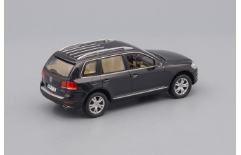 VOLKSWAGEN Touareg, dark grey