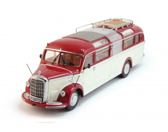 MERCEDES-BENZ O3500 Bus, red / cream