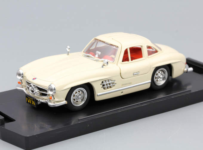 MERCEDES-BENZ 300 SL, beige