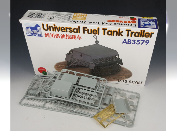 Сборная модель Universal Fuel Tank Trailer