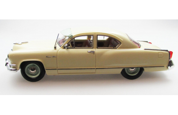KAISER Deluxe 2х дверный седан (1953), белый