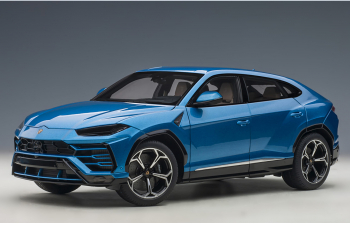 Lamborghini Urus синий