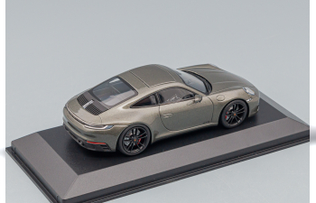 PORSCHE 911 (992) Carrera 4 GTS (2021), green metallic