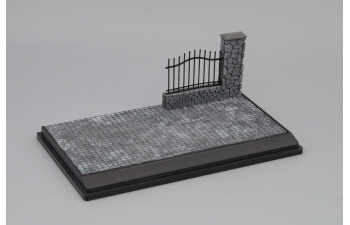 Пластиковый Бокс-диорама для моделей "Забор с решеткой" (155х90х70мм)
