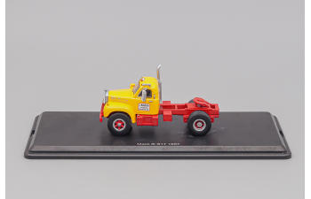 MACK B-61T towing vehicle (1957), yellow / red