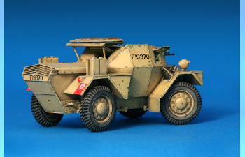 Сборная модель Бронеавтомобиль DINGO Mk.1b BRITISH SCOUT CAR w/CREW