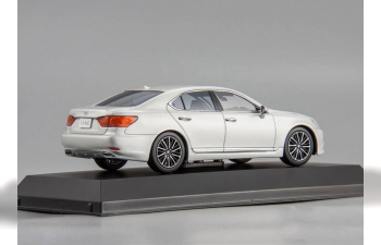 LEXUS LS460 F Sport, silver