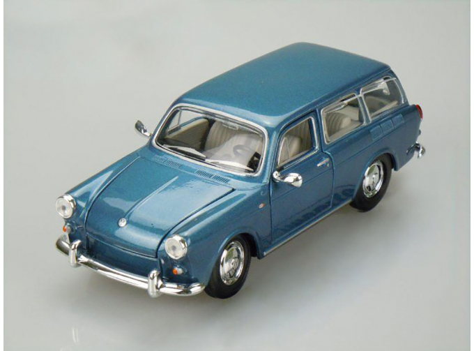 VOLKSWAGEN 1600 Squareback (1967), blue