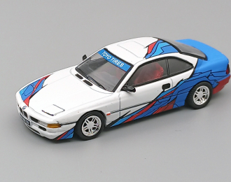 BMW 850 CSi (1992), white / blue / red