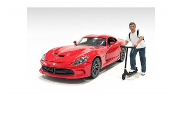 Фигурка мужчина с рюкзаком и самокатом. Серия 2 DioramaFigures №1