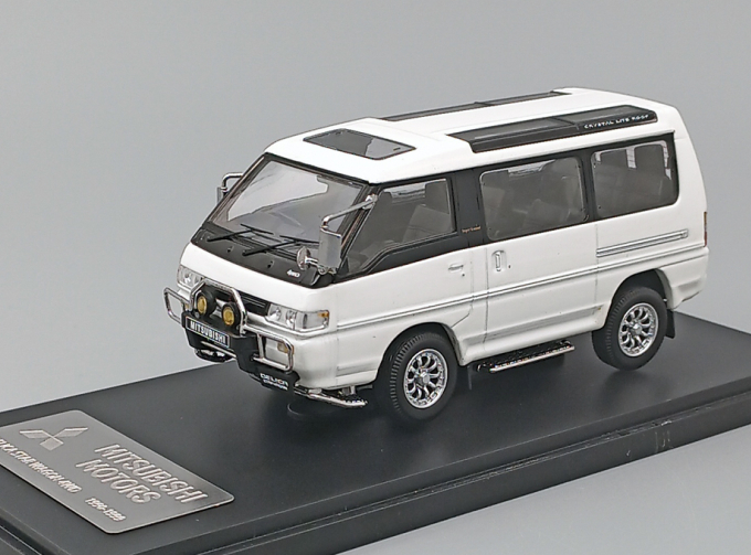 MITSUBISHI Delica Star Wagon 4WD (1990-1999), white