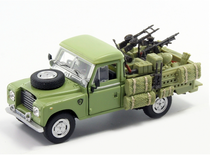 LAND ROVER Series III 109 Military с вооружением, green