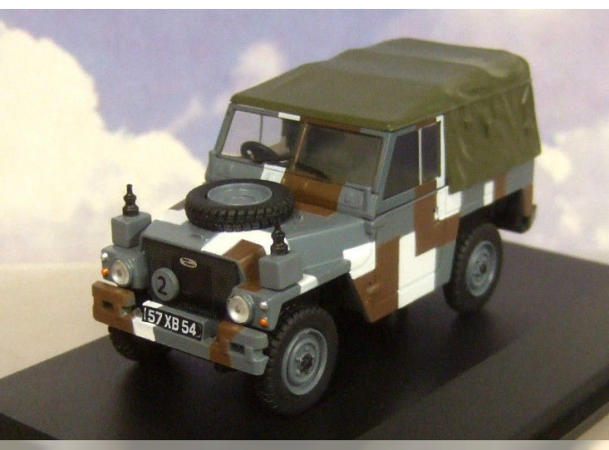 LAND ROVER Series III 1/2 Ton Lightweight с тентом Berlin camouflage Scheme 1972