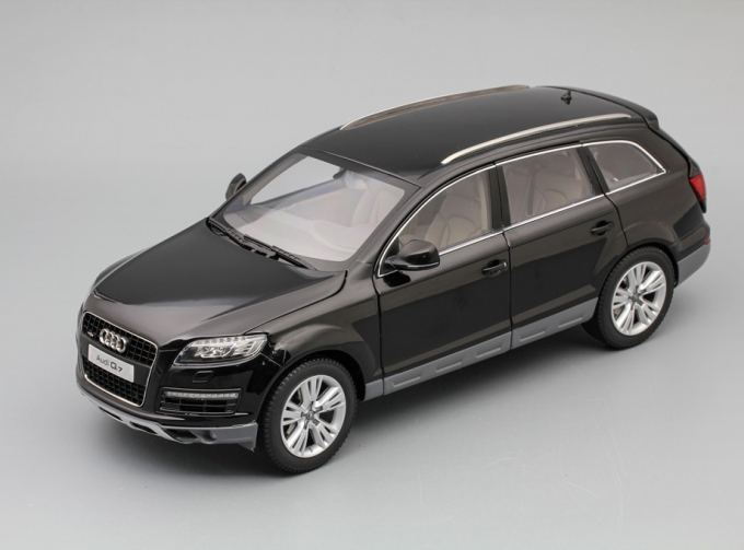 AUDI Q7 Facelift, black