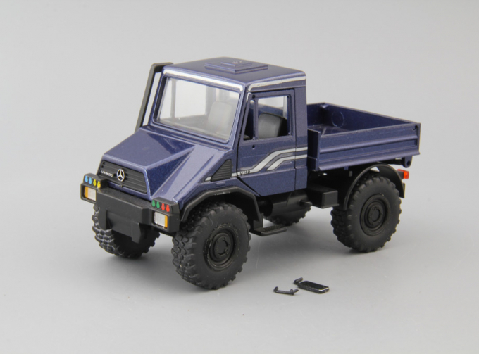 MERCEDES-BENZ Unimog U140, blue