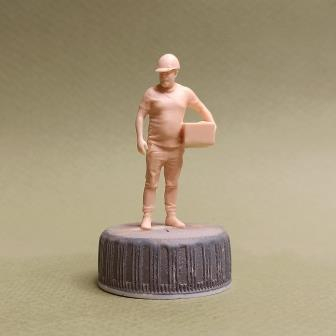 Фигура 0890 Саня с коробкой, неокрашенная